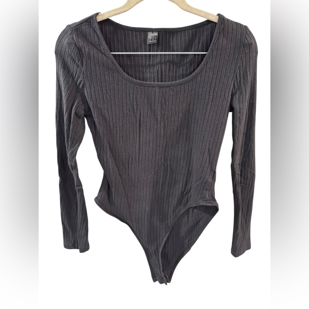 ✨ 5/$30 ✨ SHEIN Black Ribbed Scoop Neck Bodysuit